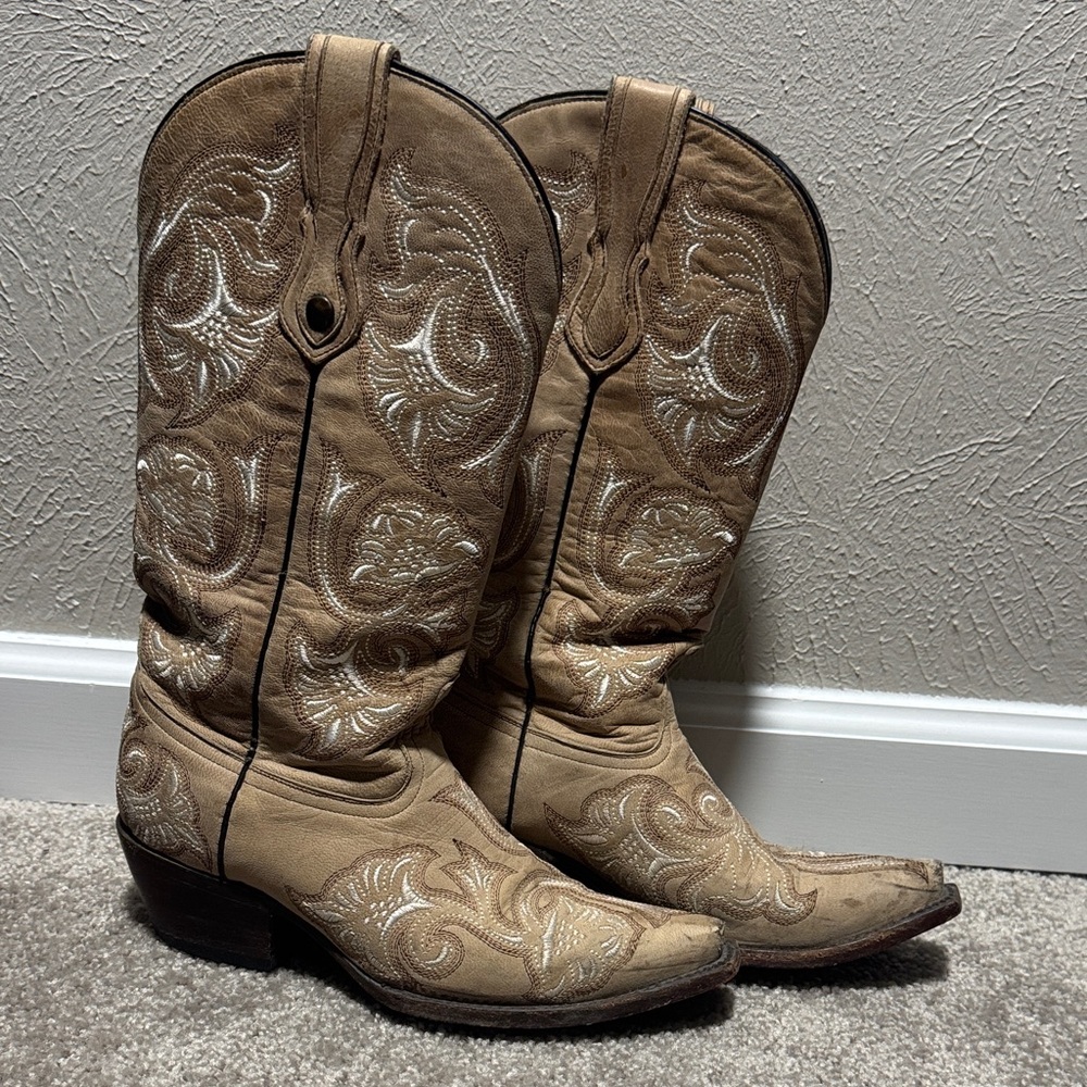 Corral Beige Embroidered Western Boots / Cowgirl Boots